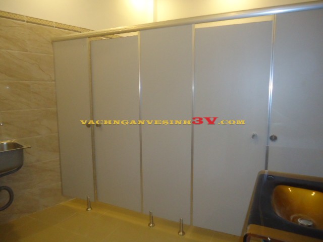 vách ngăn vệ sinh compact ca mau