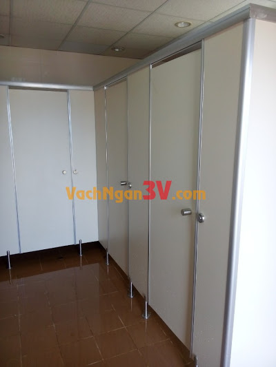 Vach ngan ve sinh chiu nuoc tai Ba Ria Vung Tau 12.2