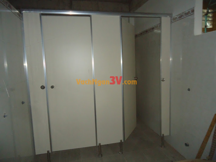 Vach ngan WC tai TPHCM 19.2