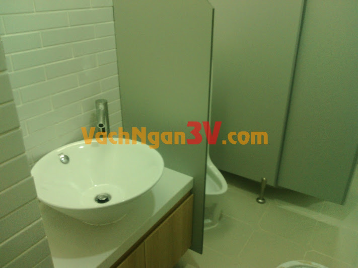 Vach ngan ve sinh Composite tai TPHCM 28.2