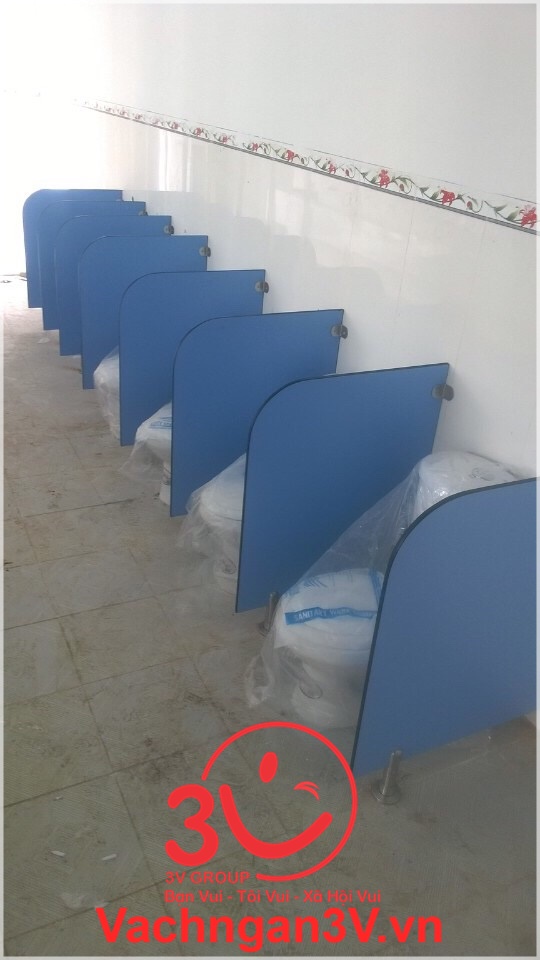 vách ngăn vệ sinh trường học