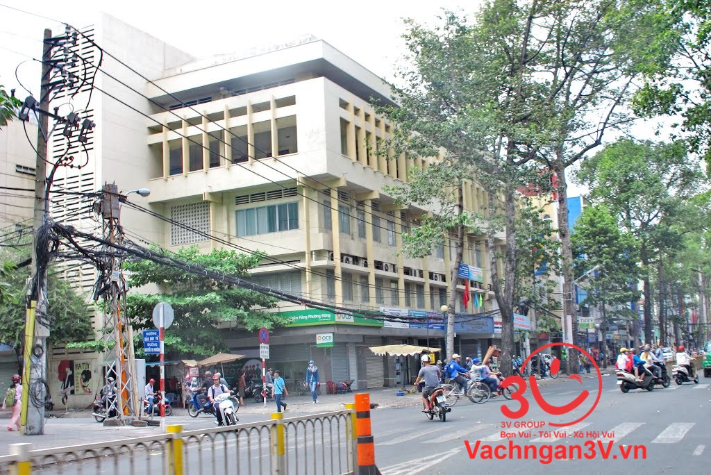 thi công vách ngăn vệ sinh